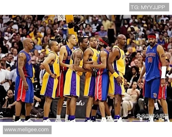 2012年湖人与活塞的激烈对决回顾与赛季精彩瞬间分析