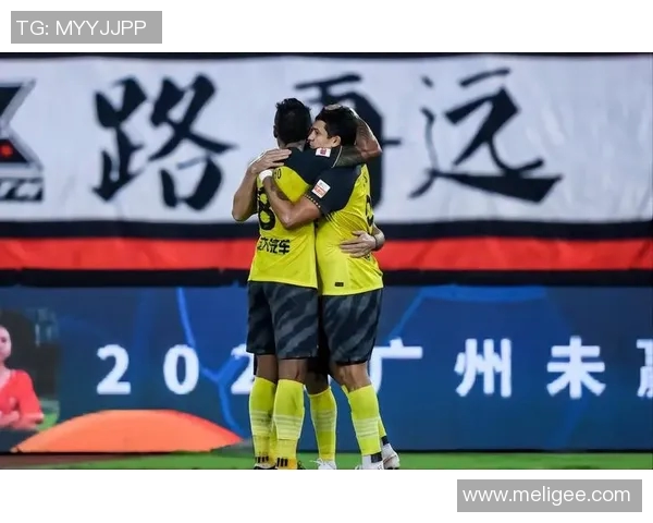 2018年建业与恒大激战回顾：一场精彩的足球对决与战术较量